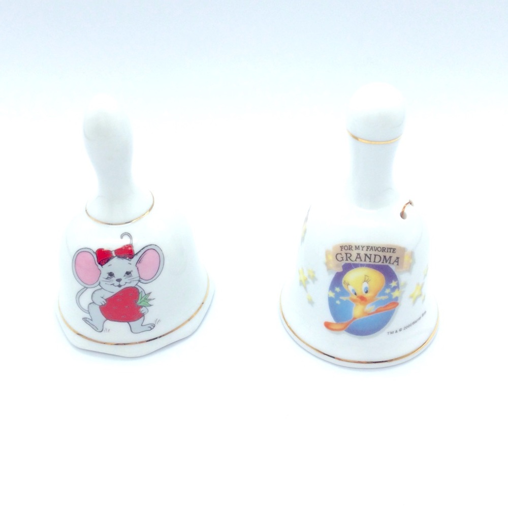 Vintage looney tunes tweety bell set.